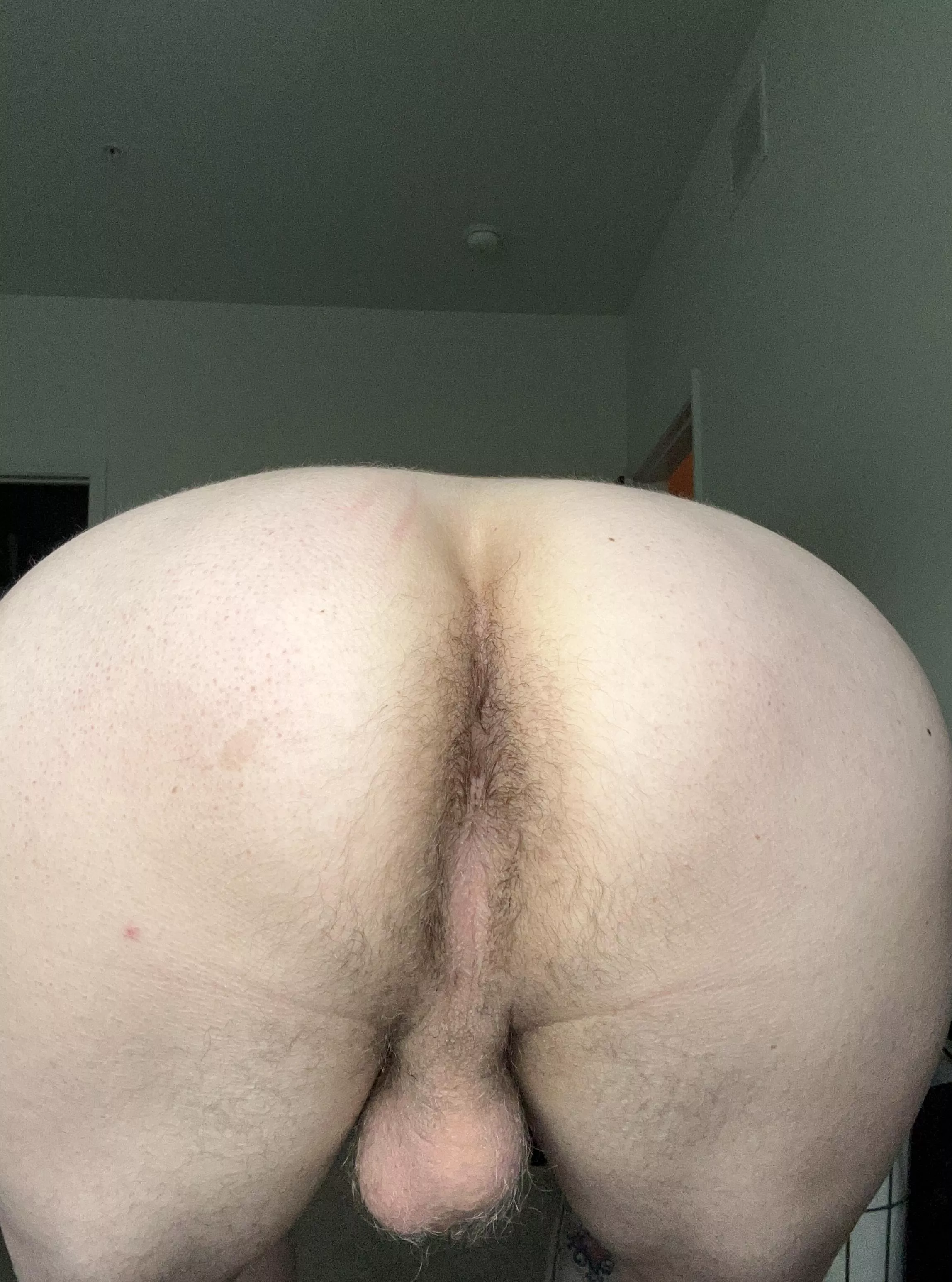 How's the view? 29m straight guy bent all the way over. Other straight guys, what do you think? posted by SimilarToken458