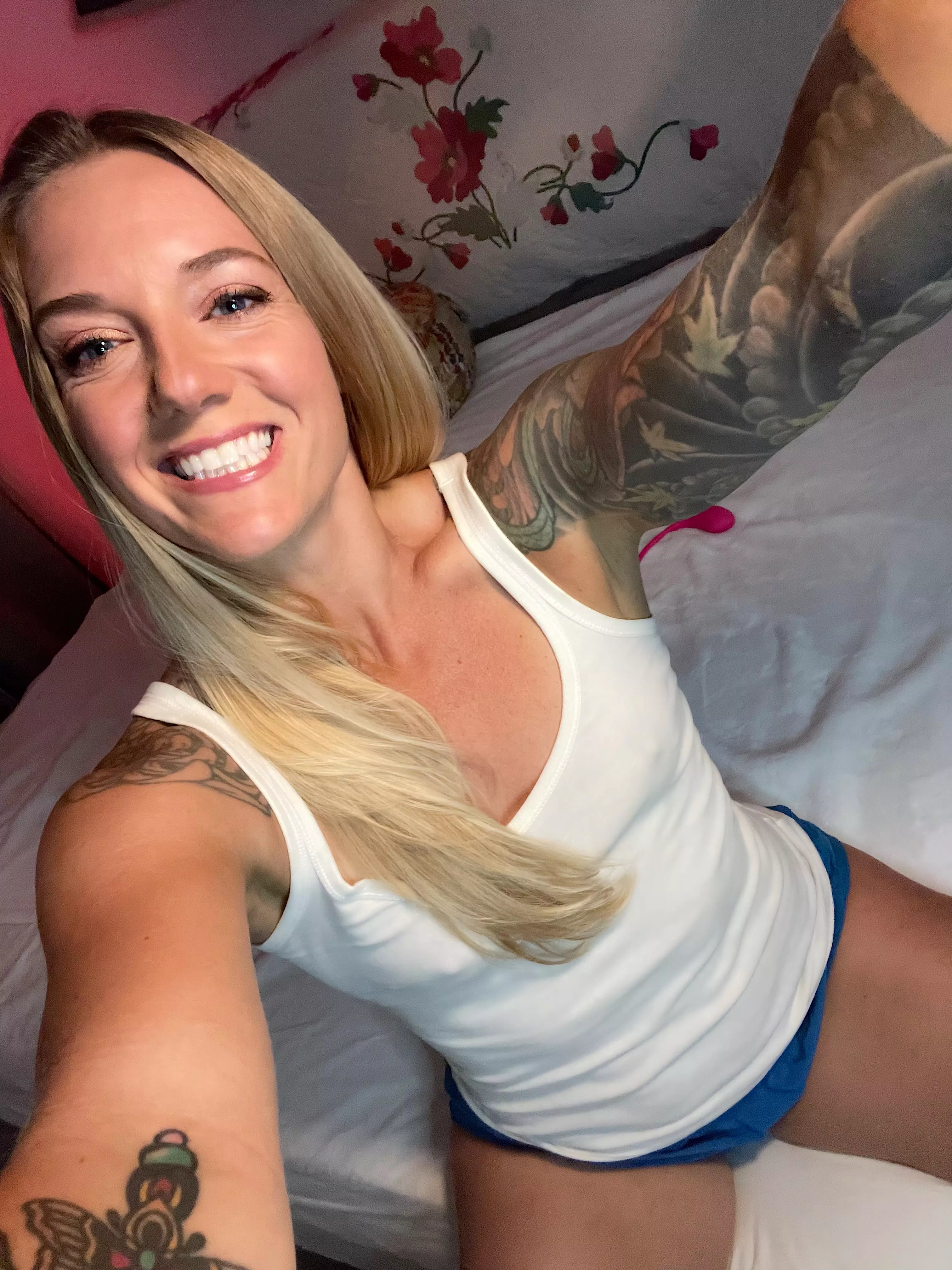 I can’t wait to see you in my stream tomorrow! This is what I wore tonight…  posted by abbiehoffman16