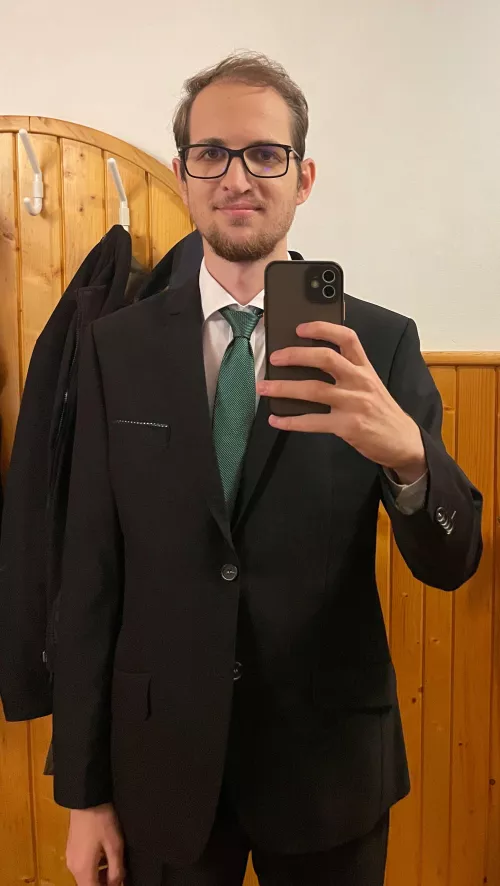 I was on the wedding of my friend, and felt handsome by Guy_In_Between