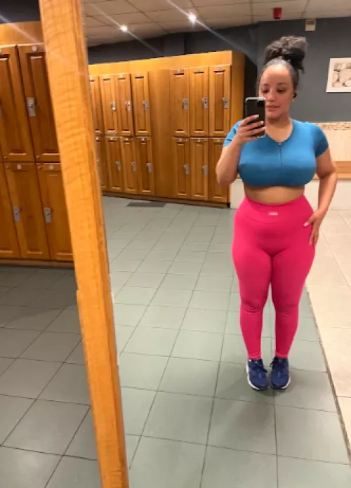 She got curves by balancePonit