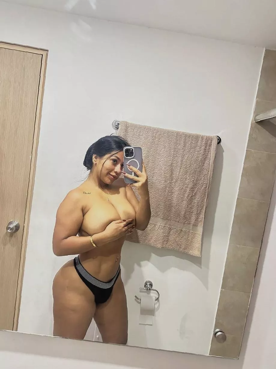 Smash or pass? be honest😋 posted by angelbutterflysparkl