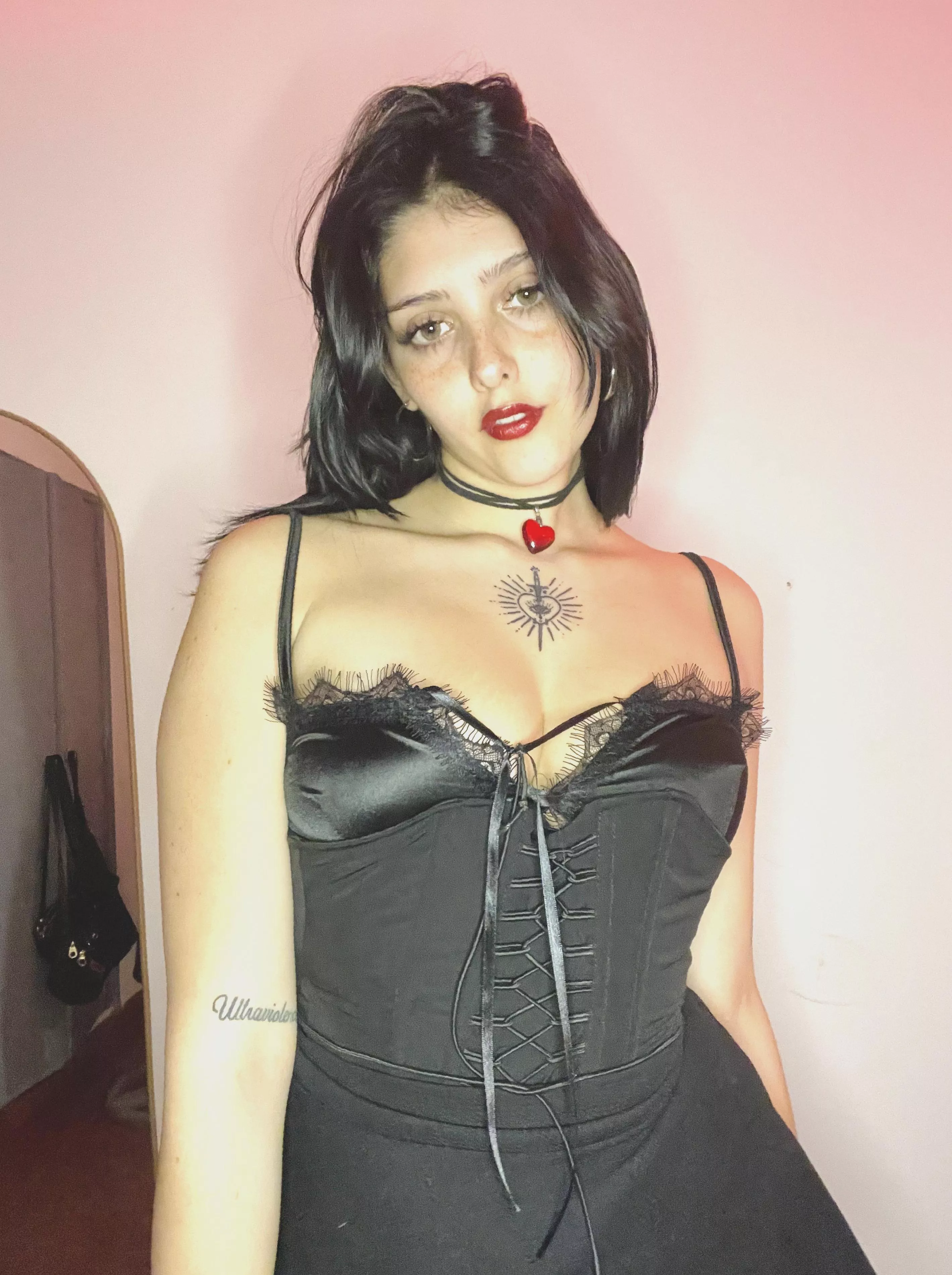 the sluttiness doesn't stop anywhere near this  posted by LindaAbandoned