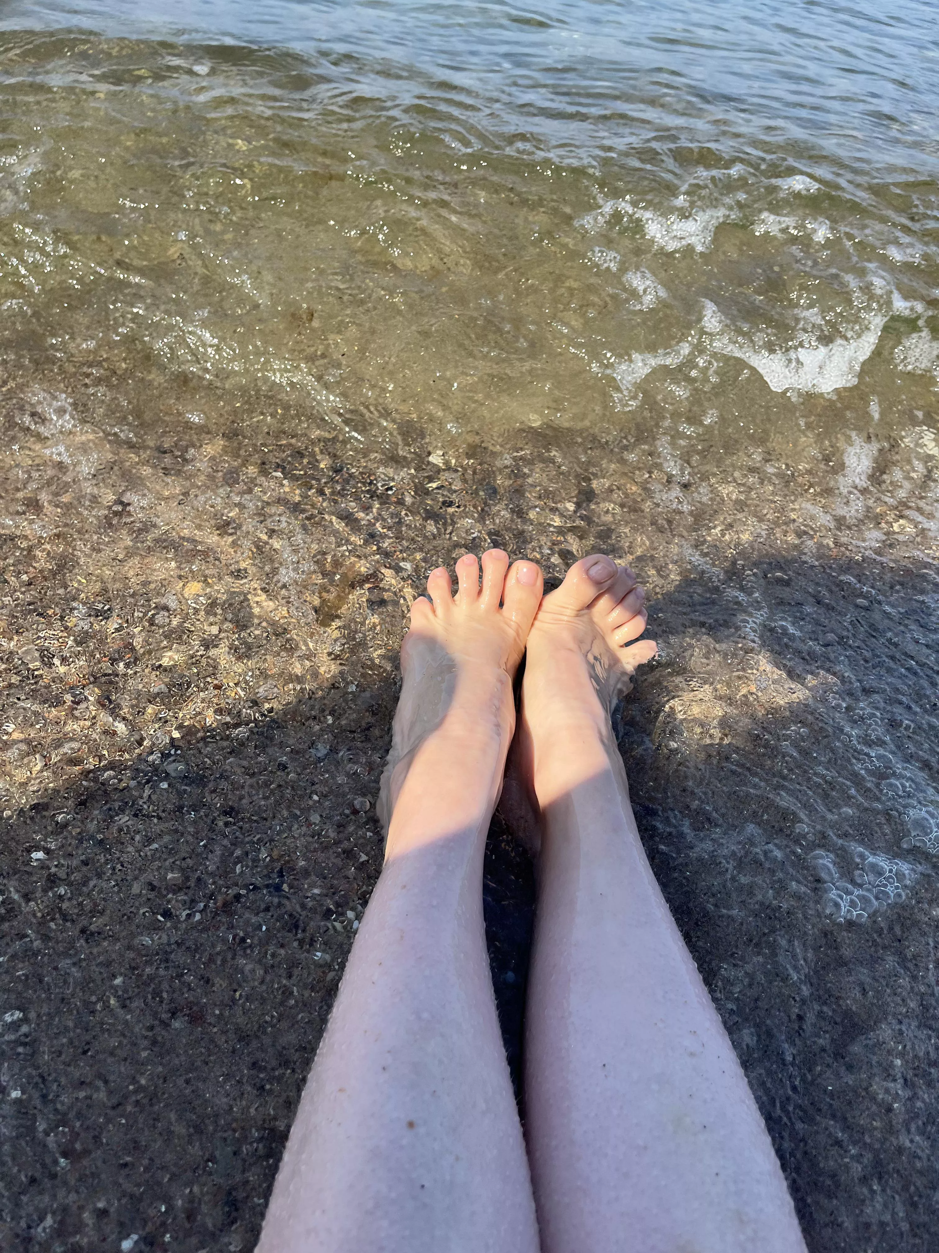 Toes in the sea posted by _Valkyre0815