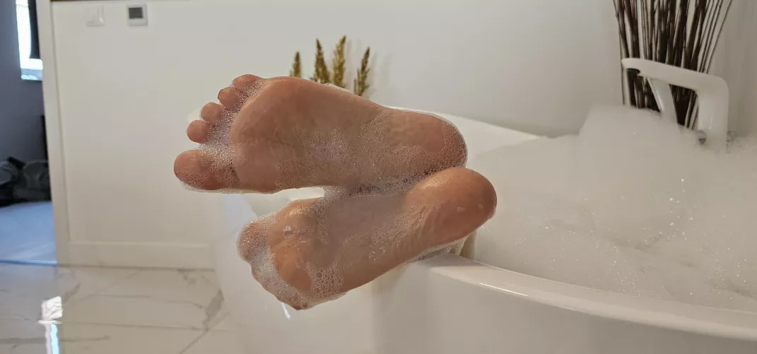 Worship them by Lucy_goddess