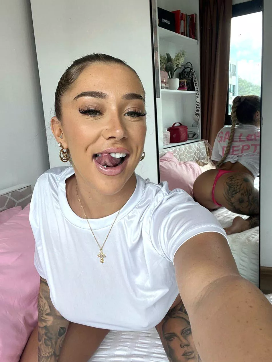 would you fill a tight 21 year old with your cummies… or am i too young for you.. :) posted by SexyGemmaGirl