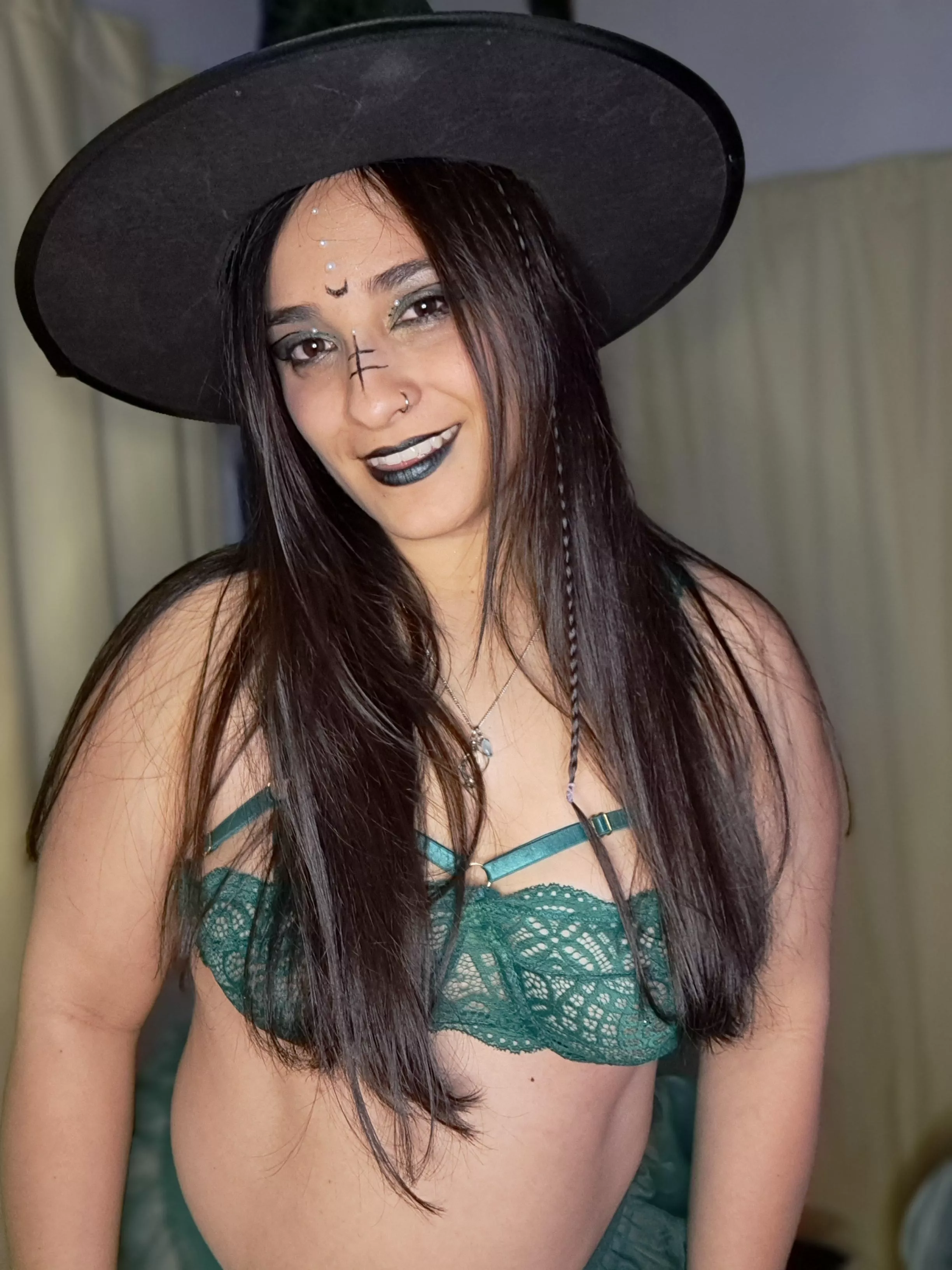 A brunette witch, ready to enchant you with my magic potion, love... ♡ posted by yoursweetangie