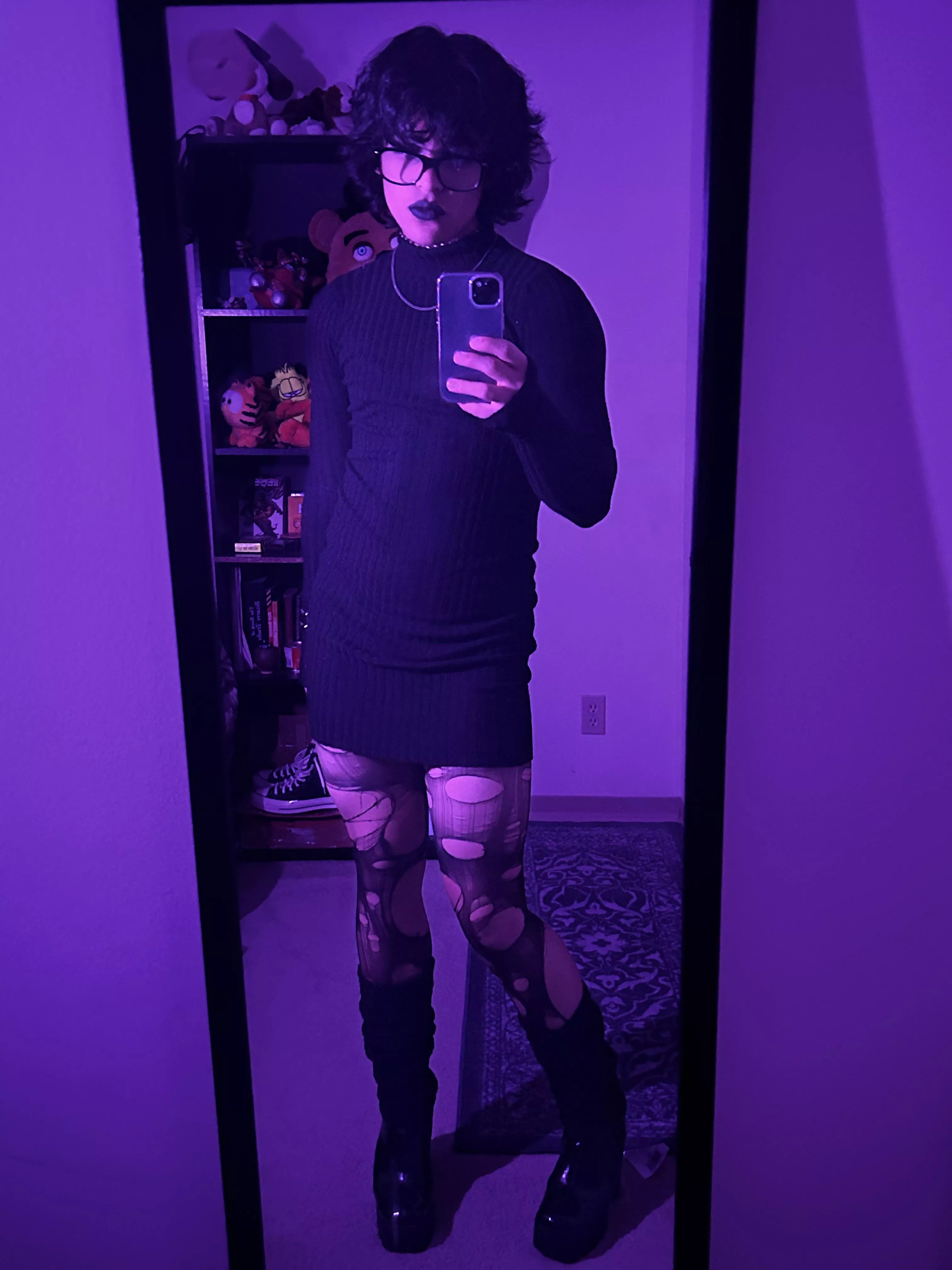 All dressed up and nowhere to go ✨🖤 posted by FRAN0_2077