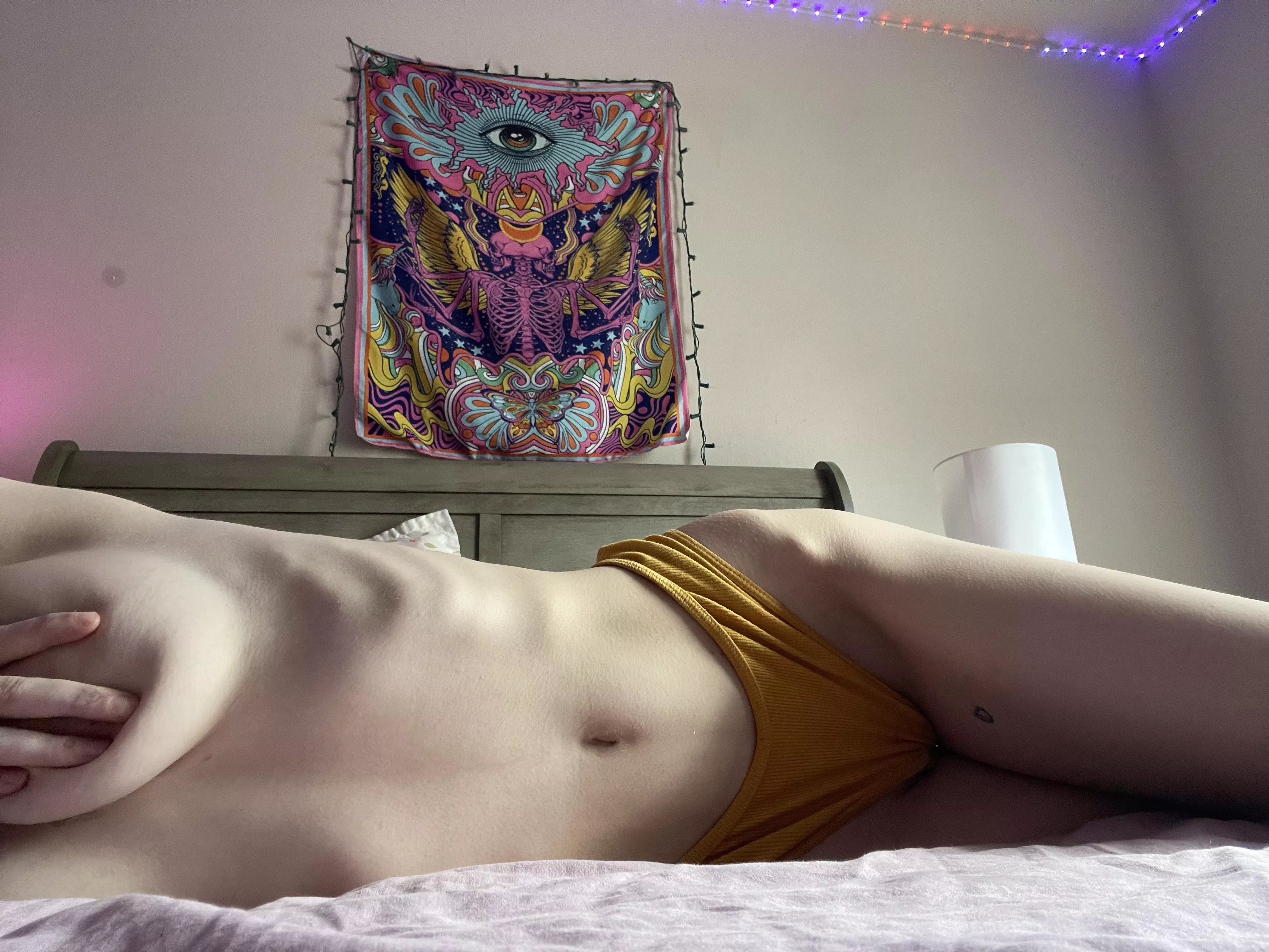 busty and skinny  posted by veiliti