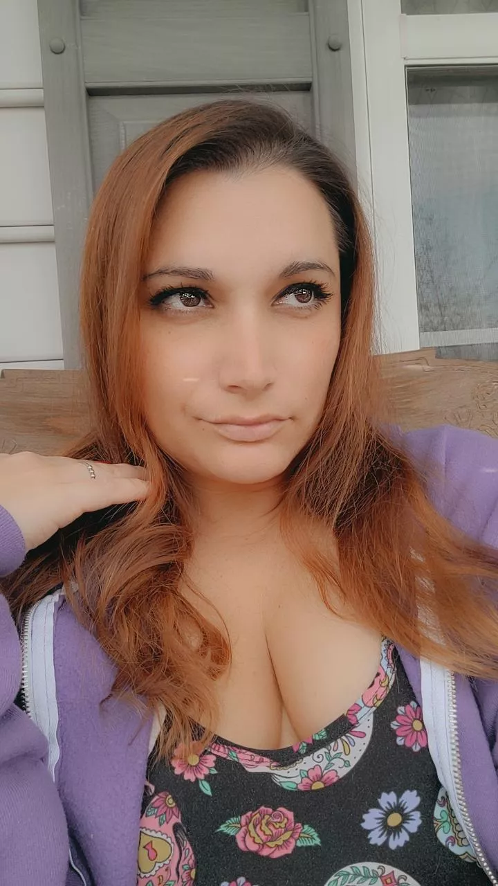 Checking out the neighborhood DILFs posted by pandapaws022