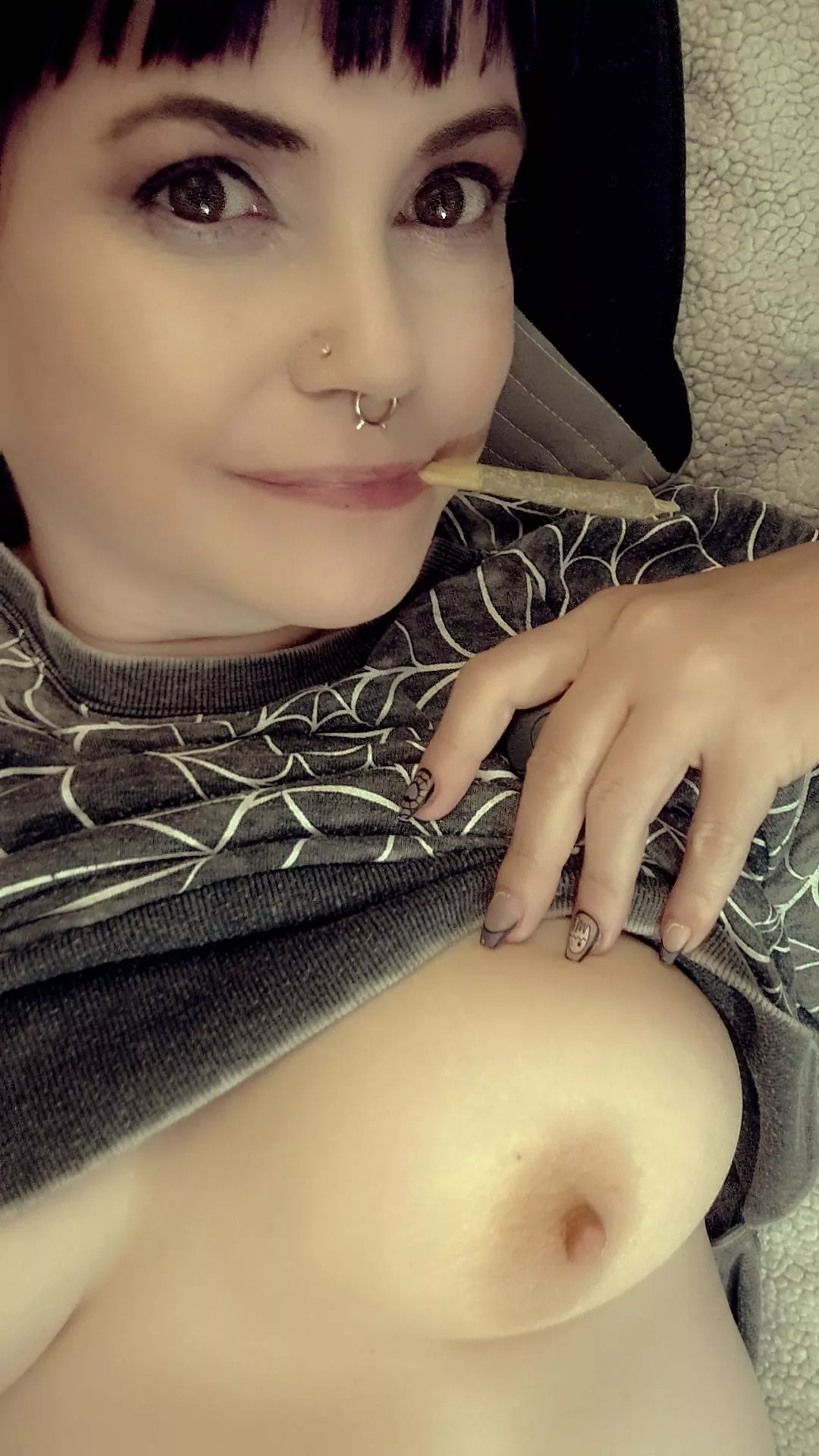 Come to my Saturday night Sesh (f) posted by a_badflower