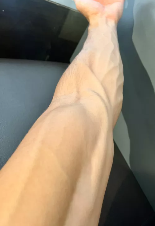 CUM rub my big ass veins up and down 🥰🥰🤭 by TheeGuyDerek