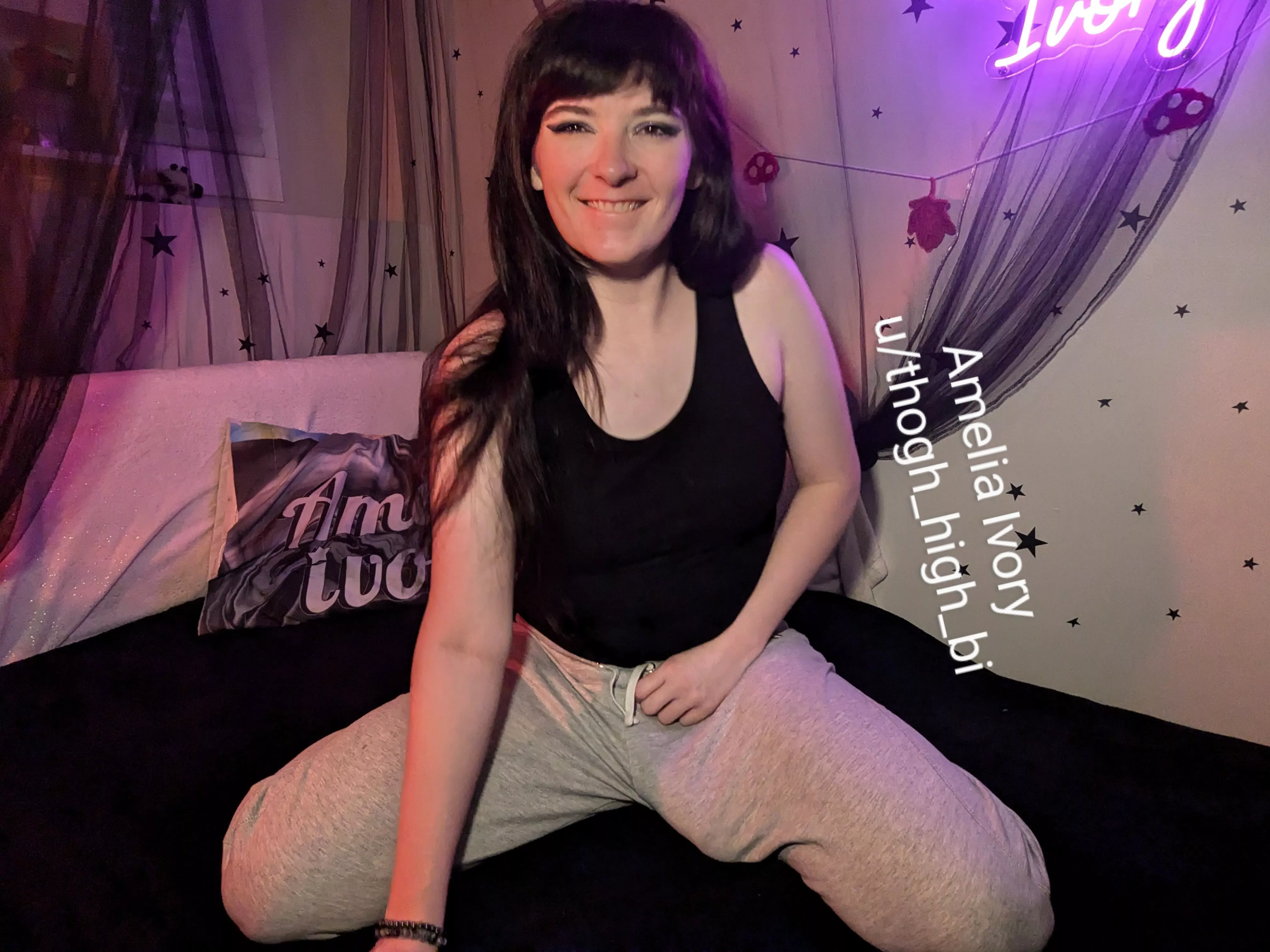 Do these sweatpants make my cock look big? posted by thogh_high_bi