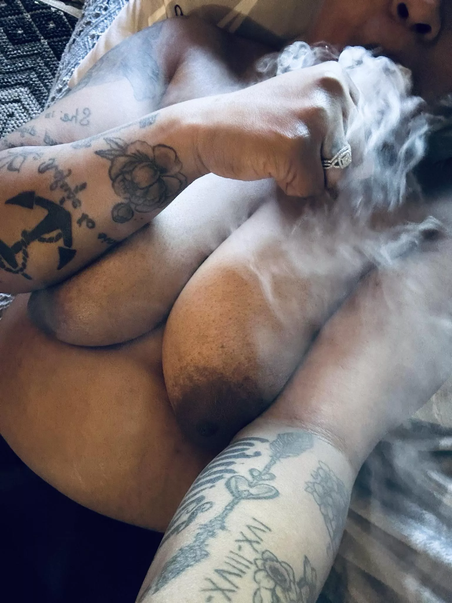 (F) I need more stoner friends to smoke & play with 😈 posted by Ms_Blasian420