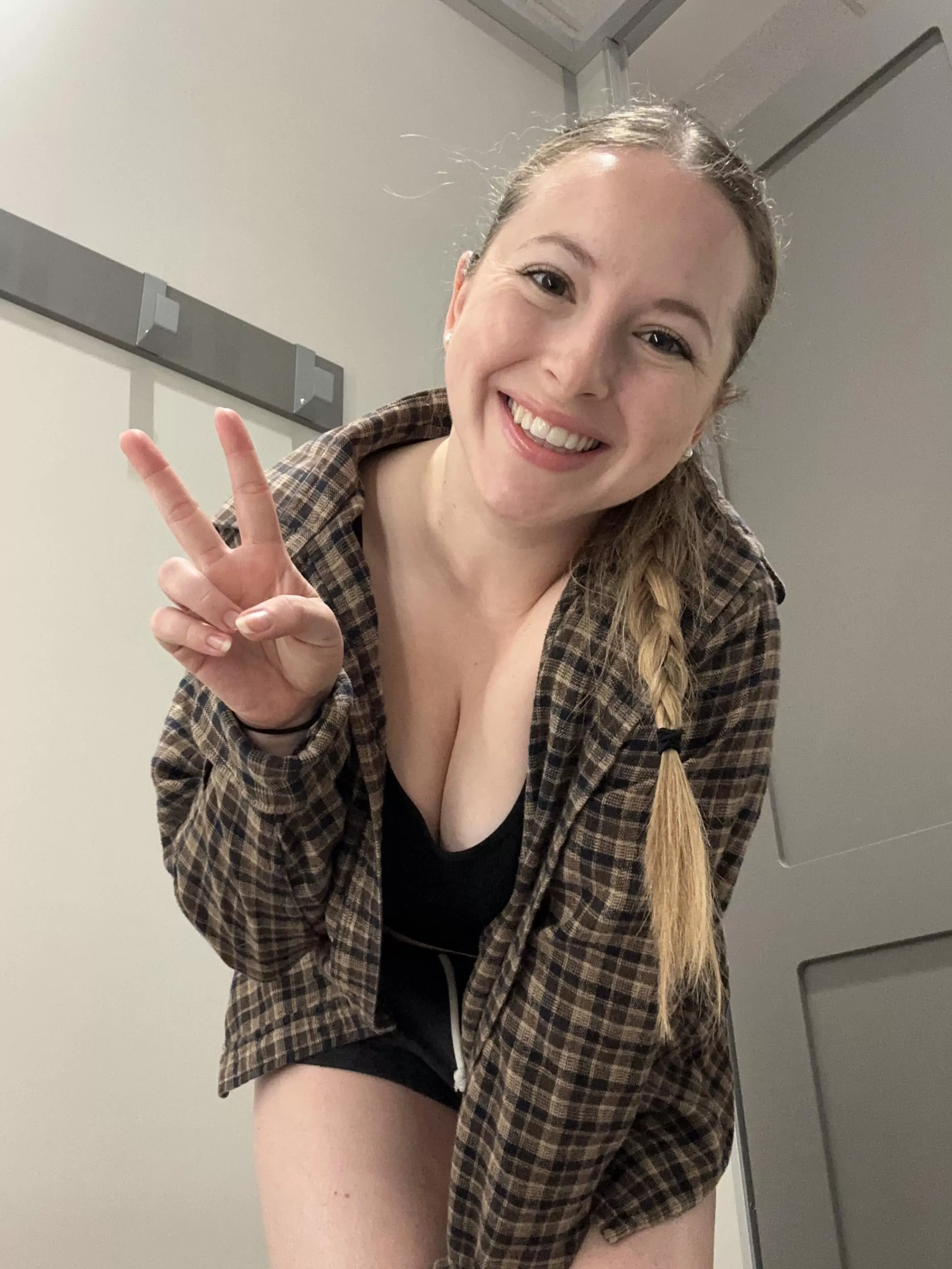 Freckles, cleavage and a smile posted by CalmySalmy