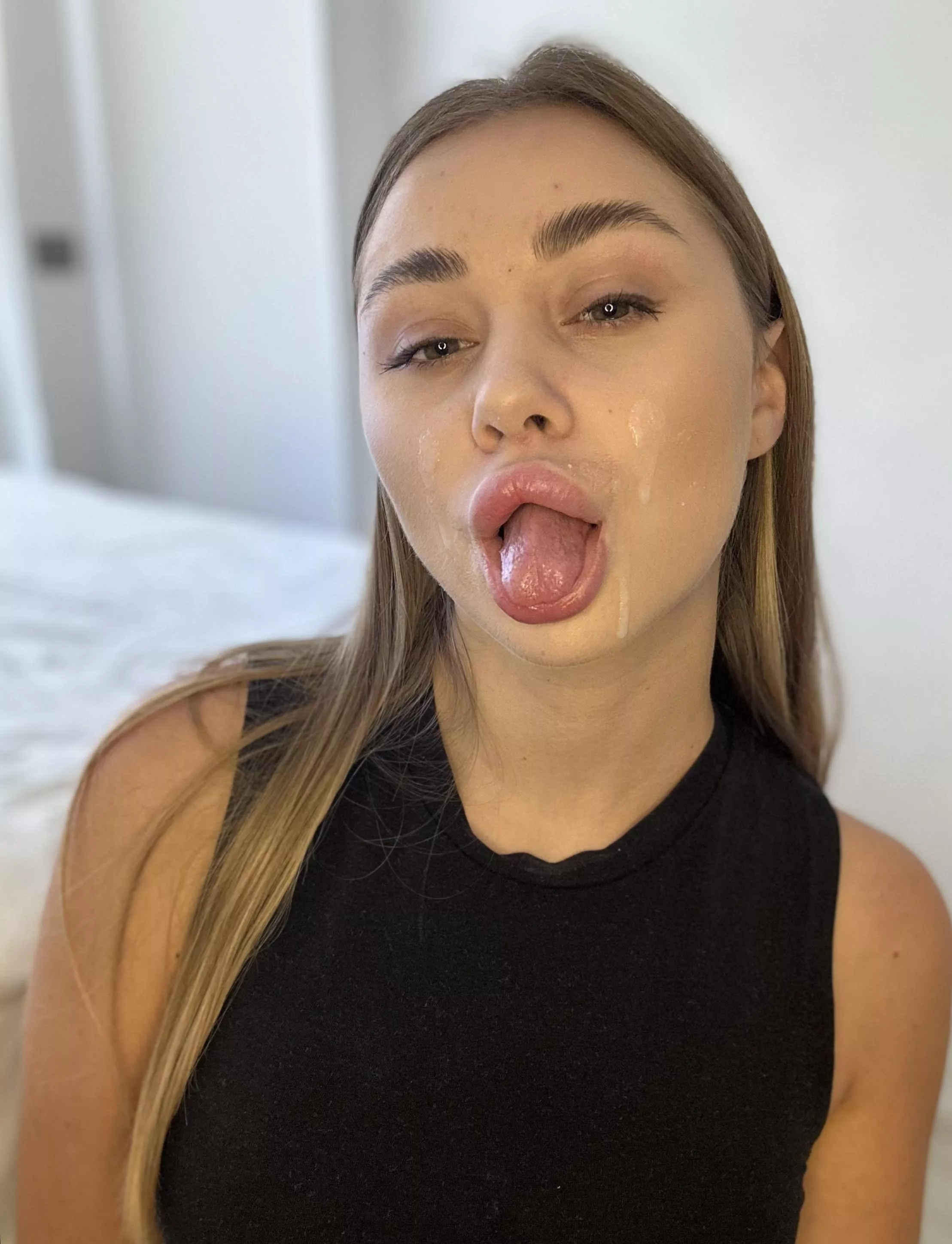 Her selfies are a moment of sincere beauty posted by bananalovego