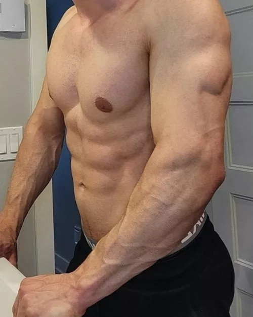 Heyhey 💪🏼😏🔥 by John_fitness91