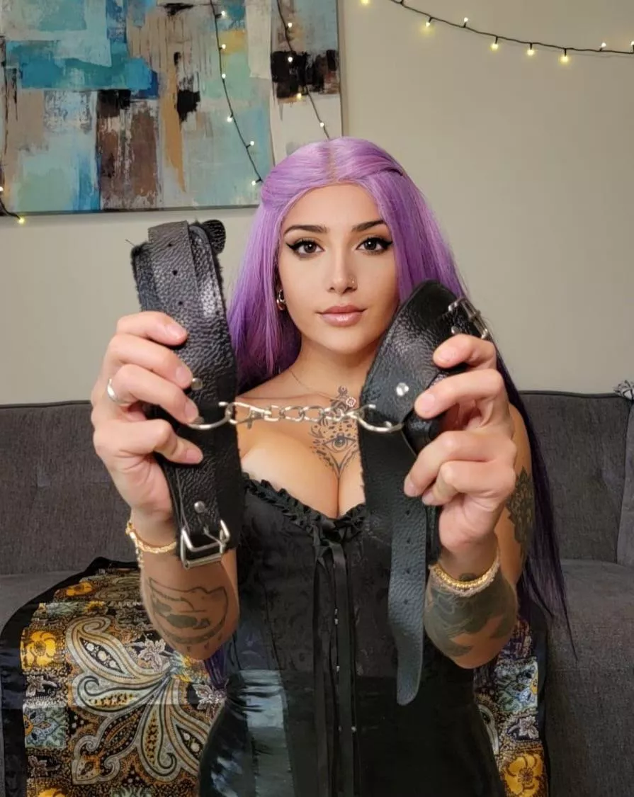 I was born to be a hottie, you were born to be weak to me posted by dirtyeva233