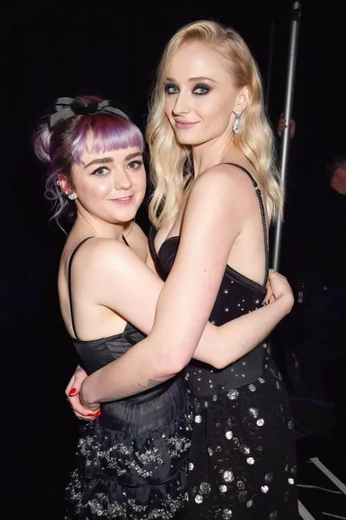 Maisie Williams & Sophie Turner  by Fanrpfr