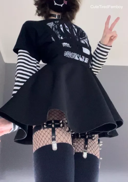 Wanna watch some movies? 💖 by CuteTiredFemboy