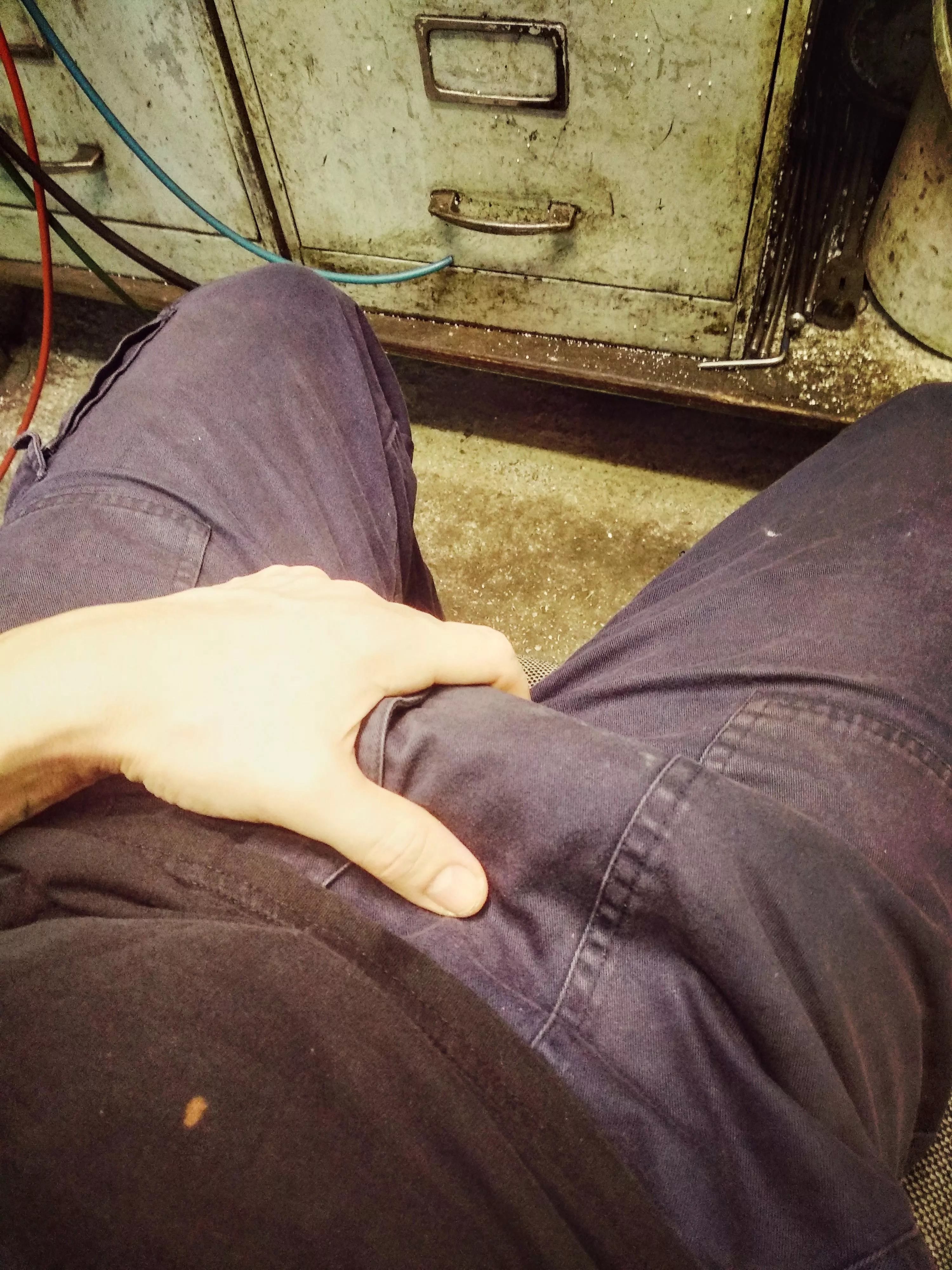 (42) bored at work  posted by AMPE82