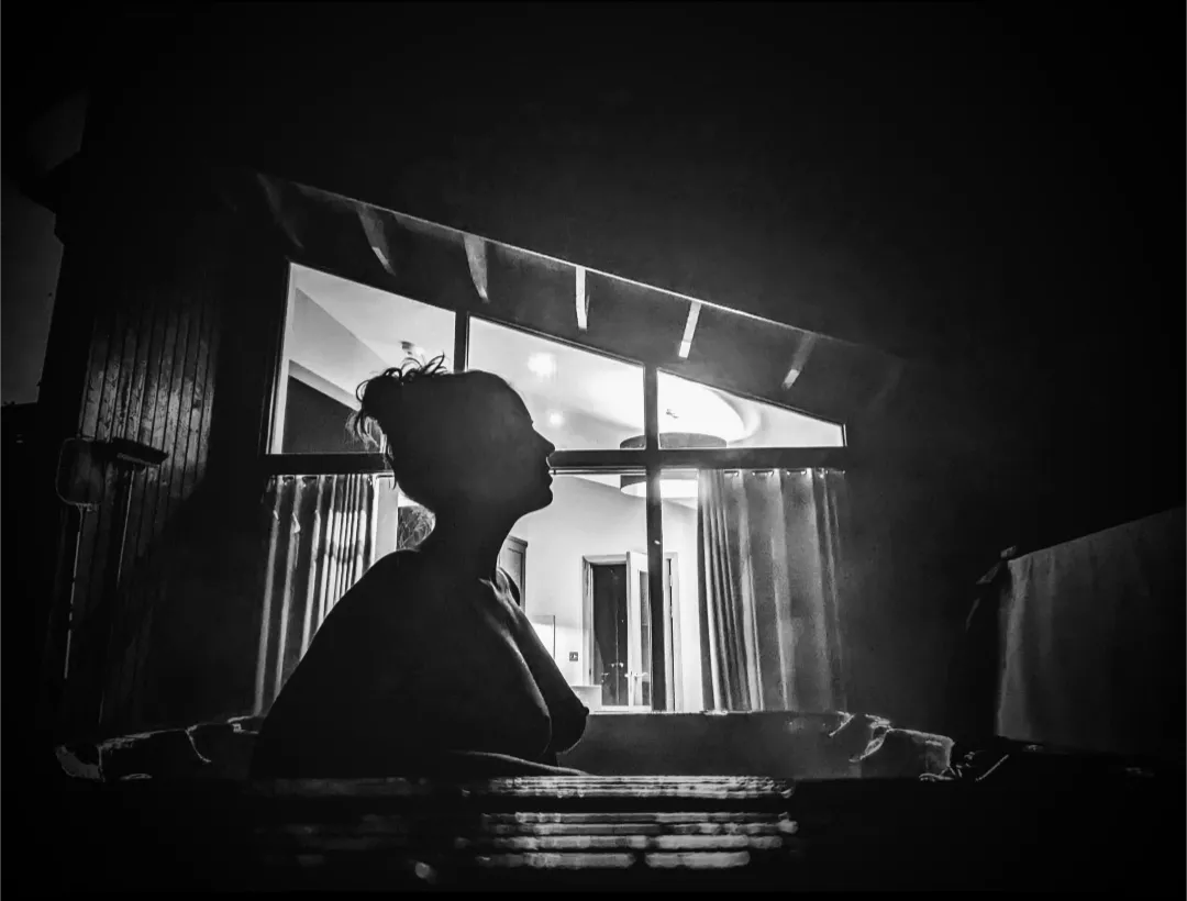 A goddess bathing posted by the-embrace