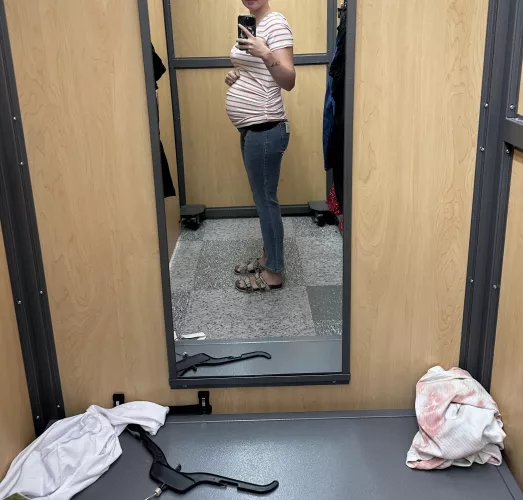 Are pregnant girls hot too? by KaceyLouis