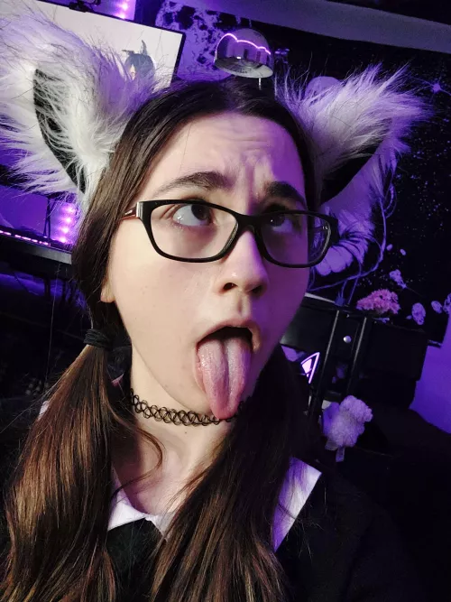 desperate pup in need of attention (⸝⸝>w<⸝⸝) by SmolBeanYeen