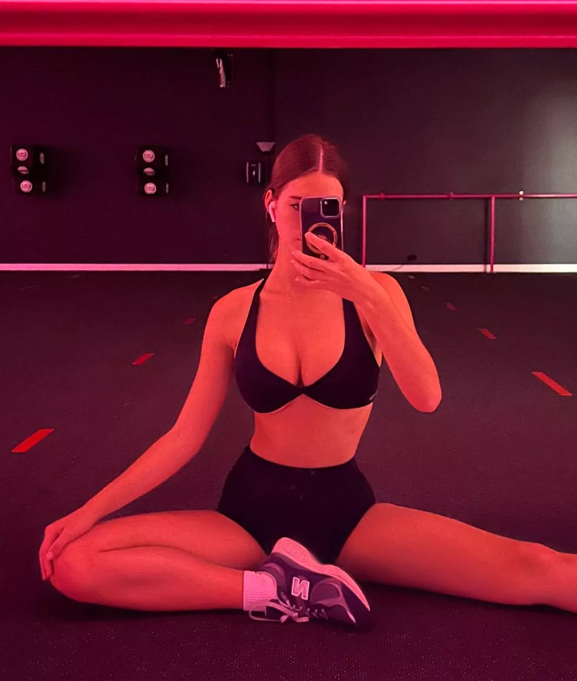 Gym selfie - IG September 2024 posted by GeorgeneLeggett