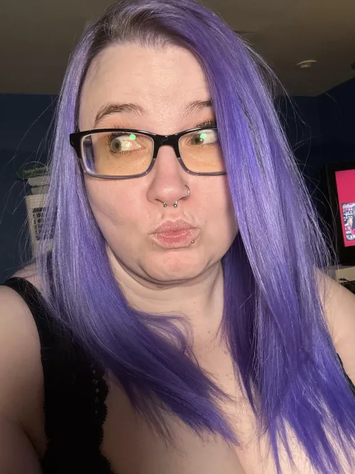 Hope y’all have a good week💋 by Adenahx