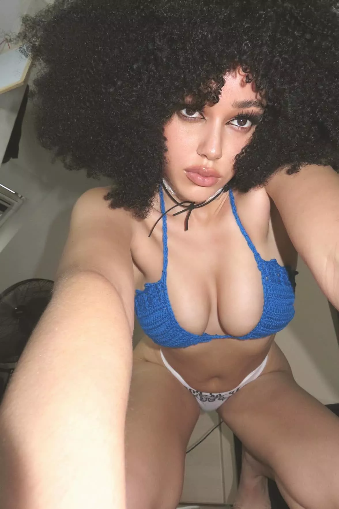 If you want me don't forget to smile  posted by Samiraxoxodarky