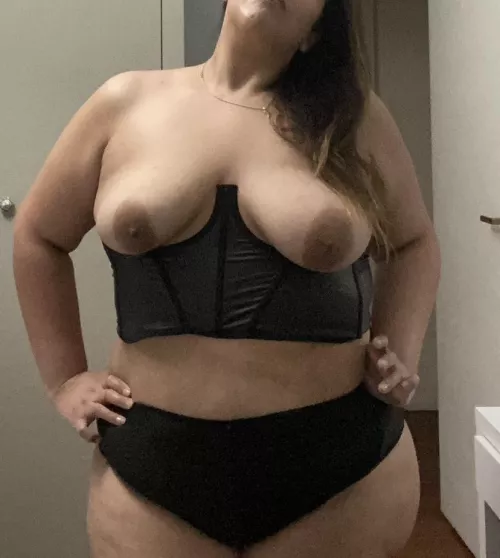 Natural with big areolas by merii0606