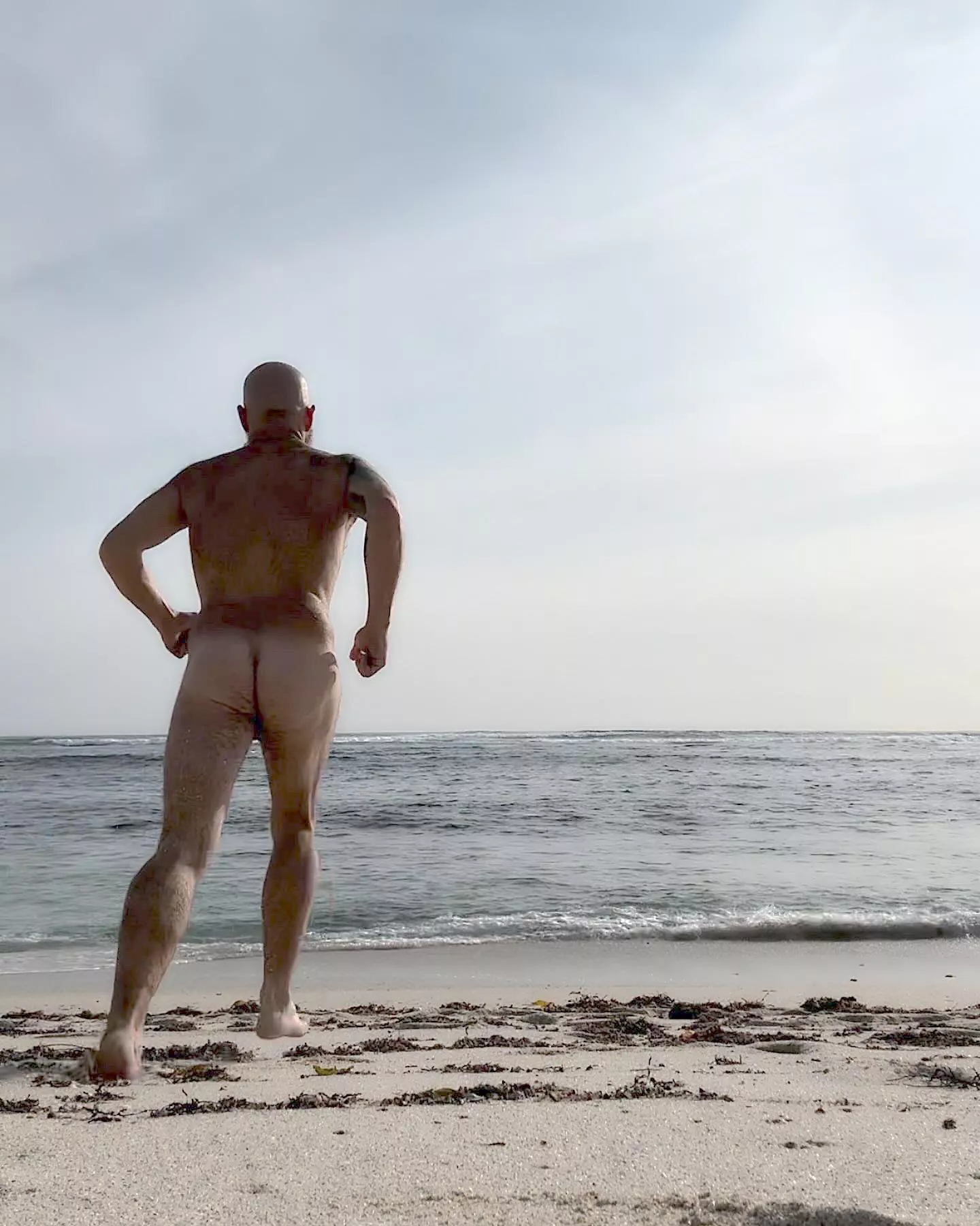 Perfect time for an afternoon dip🌊 posted by idratherbenudist