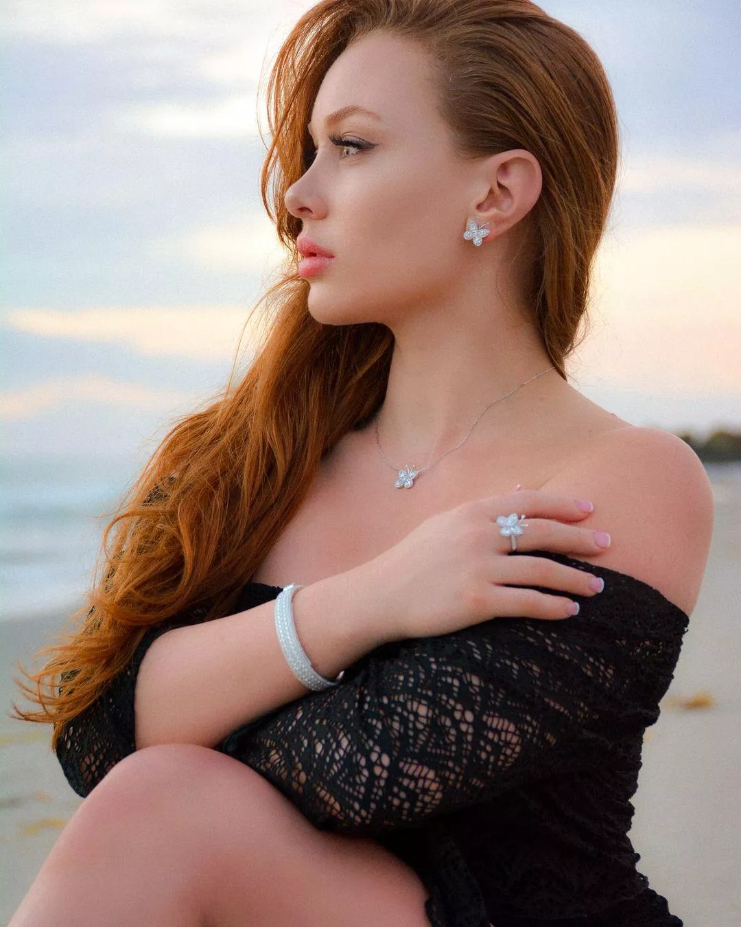 Sarah Gibson  posted by BinkyStalls