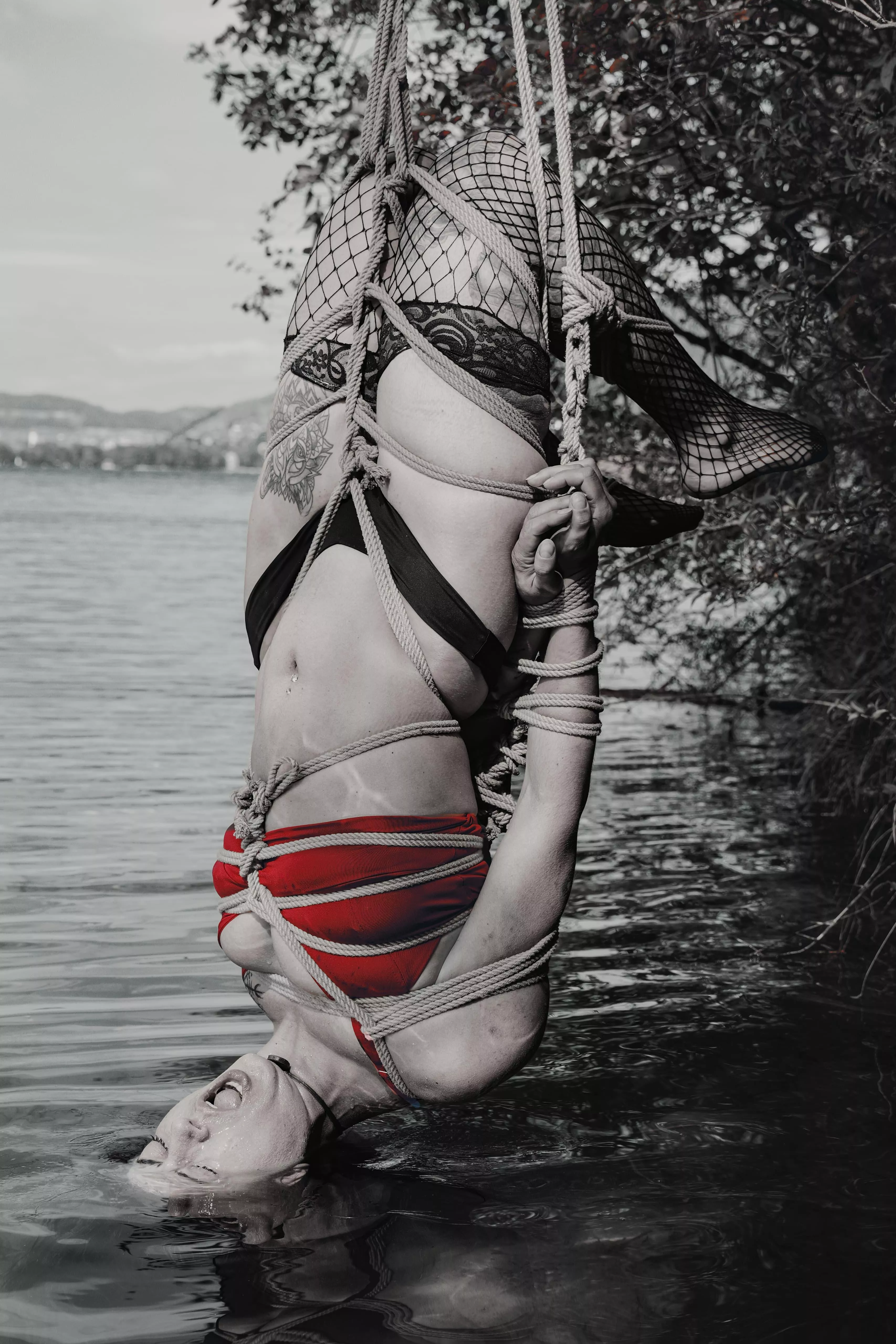 scream for me, siren in red. posted by semenawa