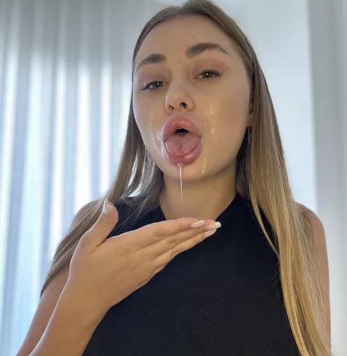 Smile and look at selfies by bananalovego