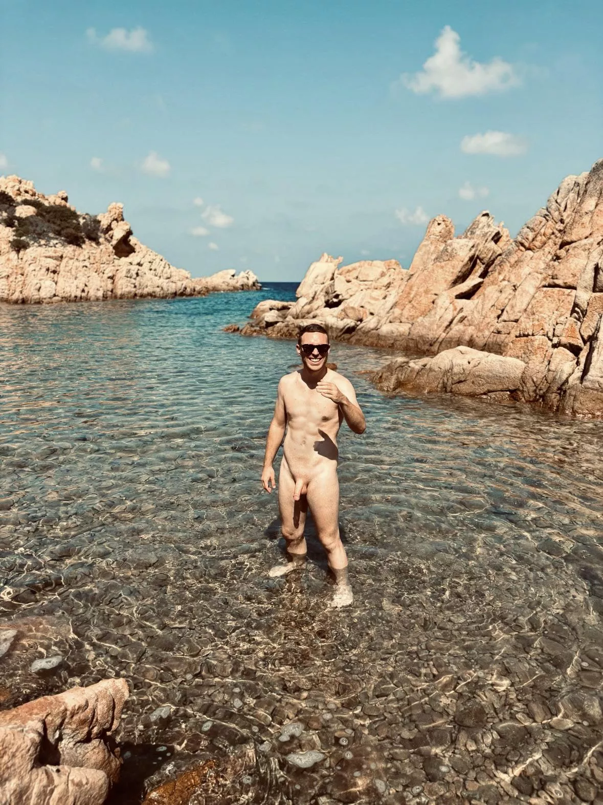 ☀️Sunglasses are enough  posted by iandbilly