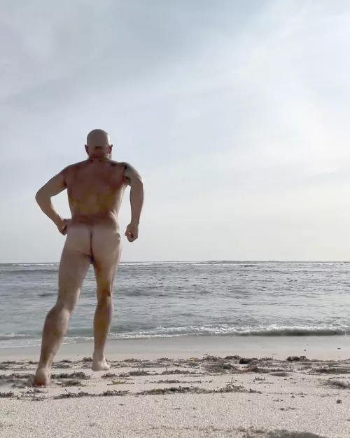 The ocean is calling 🤙🏽 by idratherbenudist