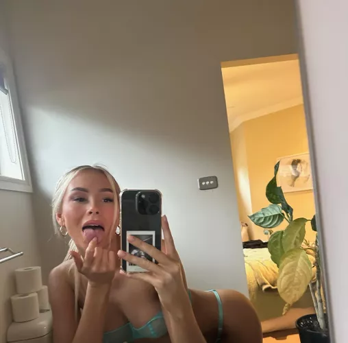 This is your sign to give me some spanking by thiccqueenx_