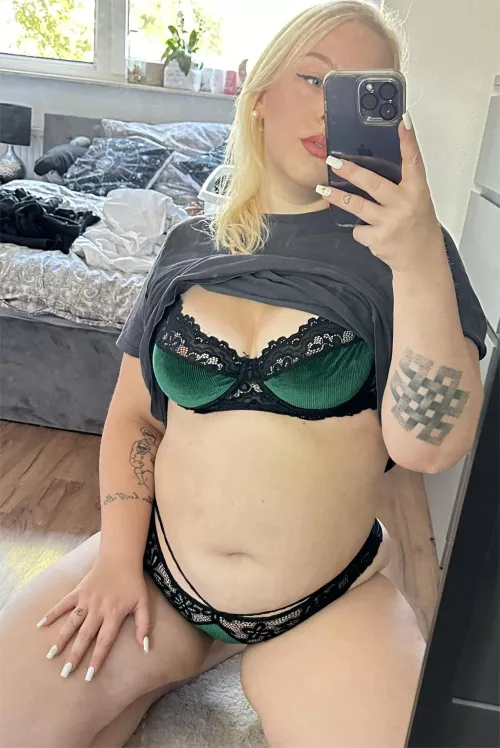 Ugh,i'm bored. If you were here, where would you touch me. by sweetlillyy