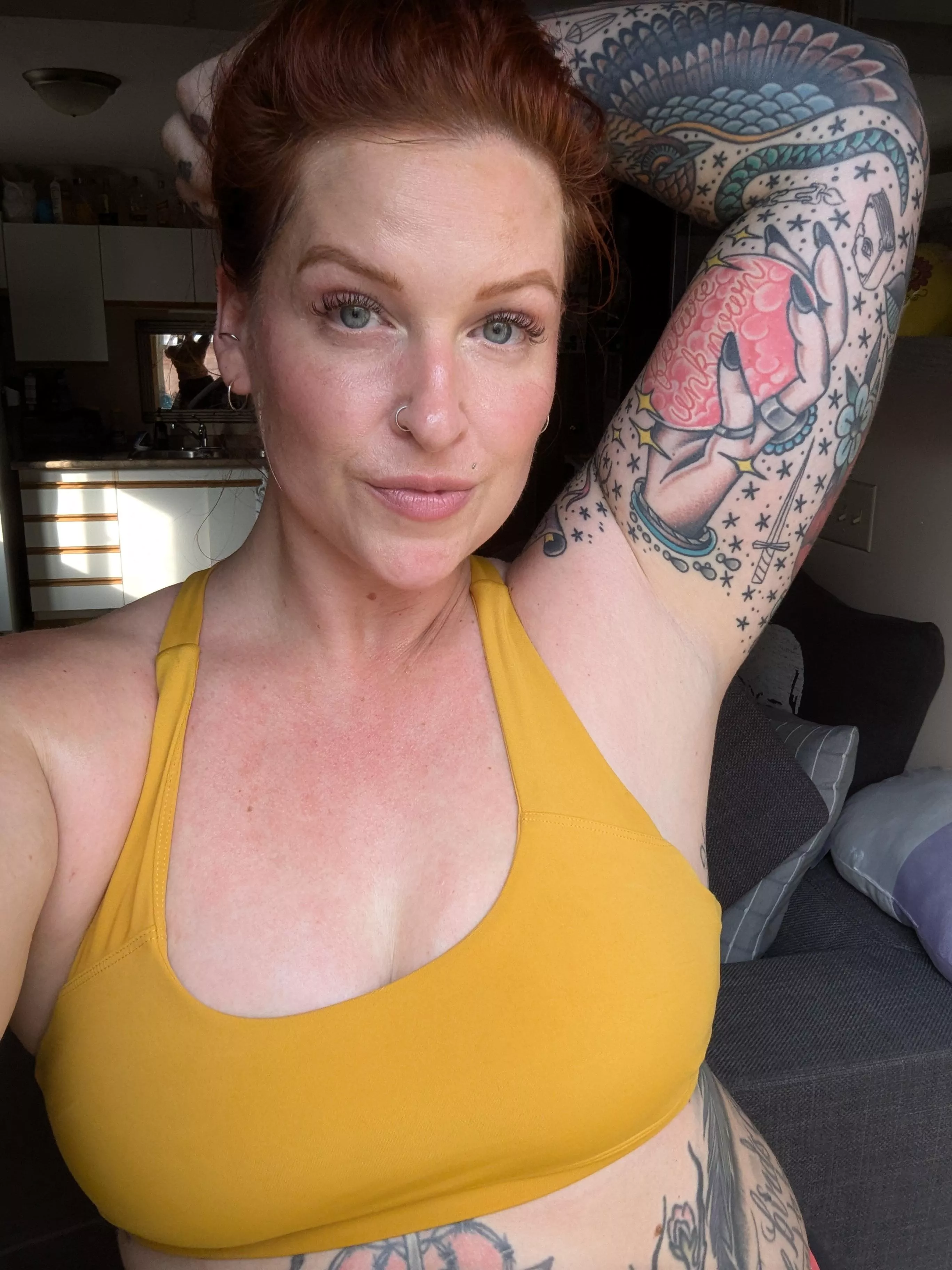 You Can Taste How Sweaty That Workout Was 💦 posted by BeeBinisky