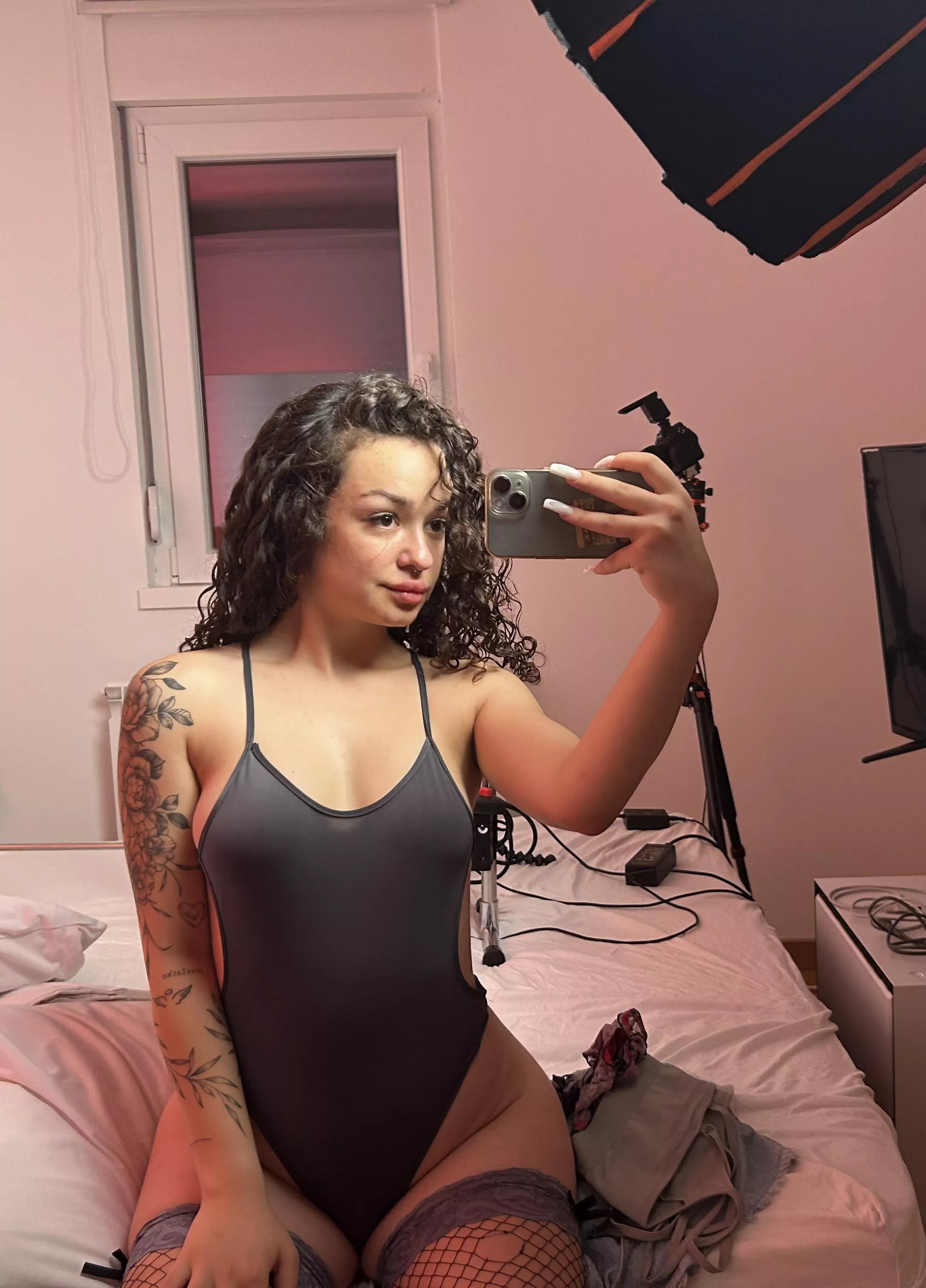 18yo but loving to dress like a grown woman posted by bugtears