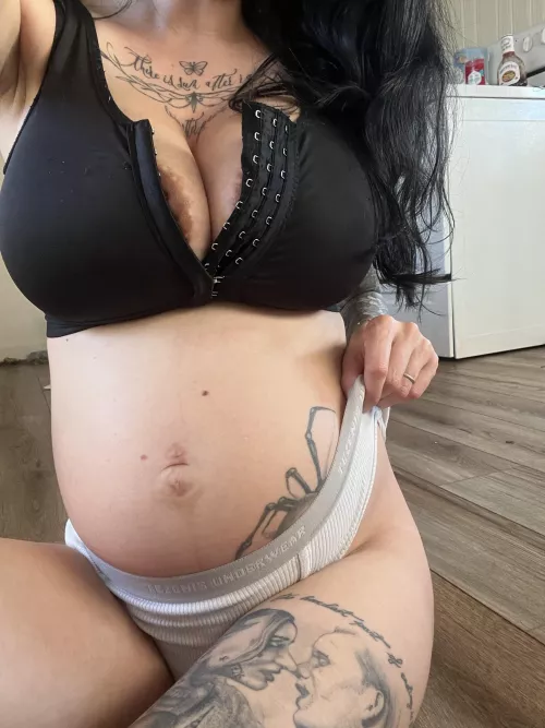 
34 weeks pregnant, I'm tired all the time but I feel like having sex by secretgfe