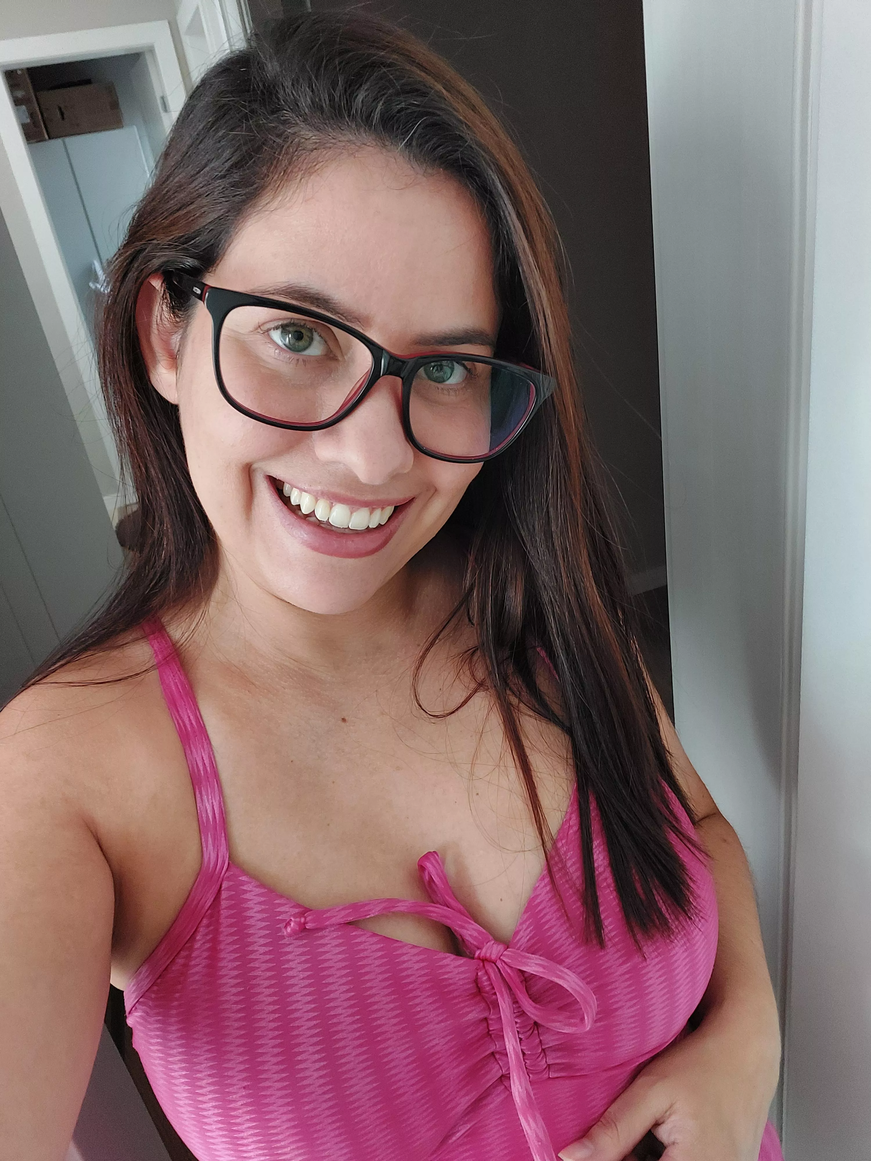 A bad girl 😏🤓 posted by Isiscristine