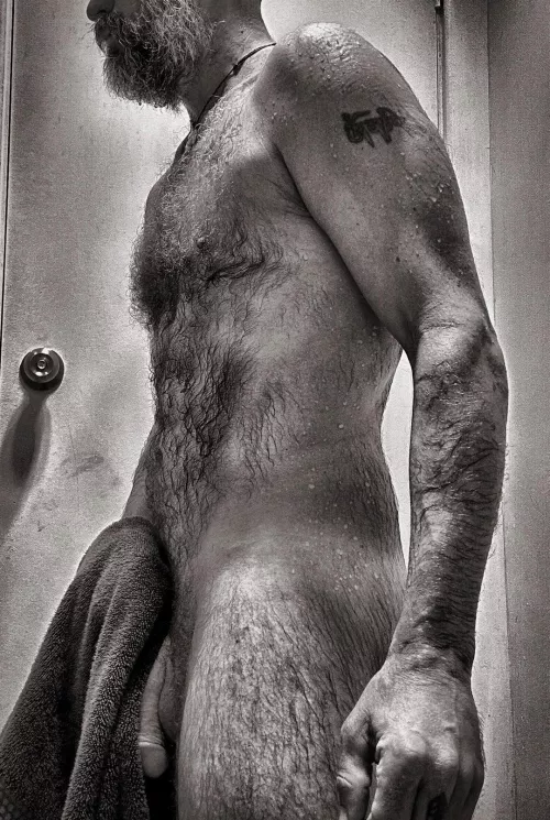 All monochrome 🤙🏽 by idratherbenudist