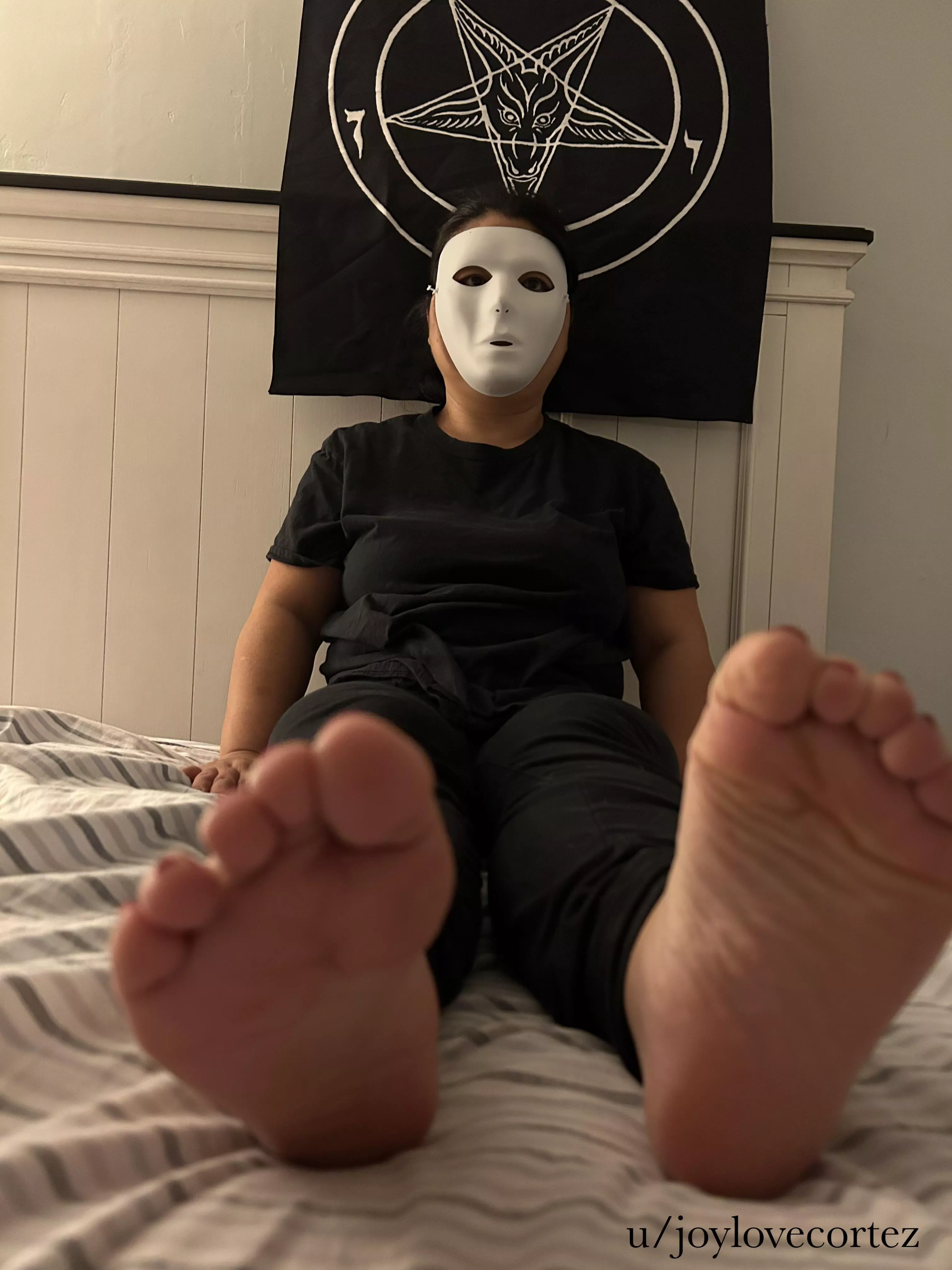 Bow down to my 40yo soles posted by joylovecortez