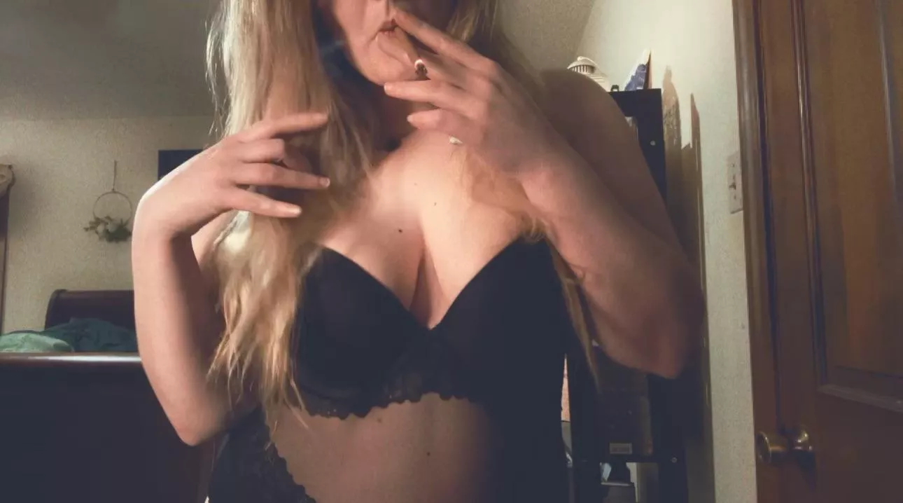 (F) afternoon blunt  posted by Loud_Anxiety6391