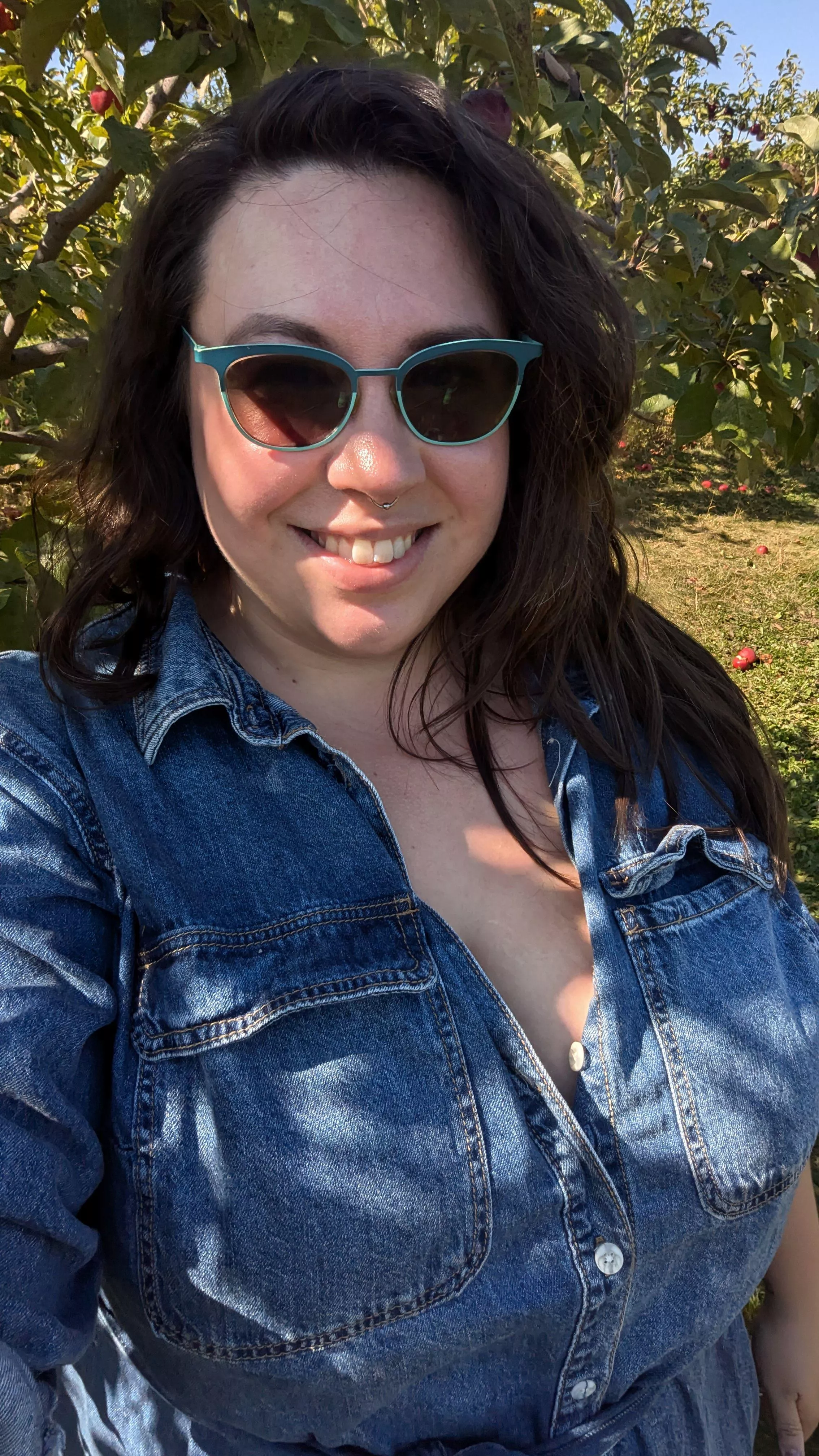 Fall celebration: apple orchard edition! 🍎🍏 posted by autumn_winters_of