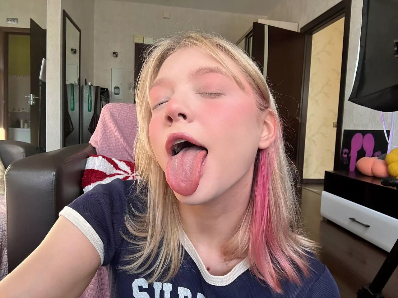 Feelin really thirsty rn  posted by BewitchingStar