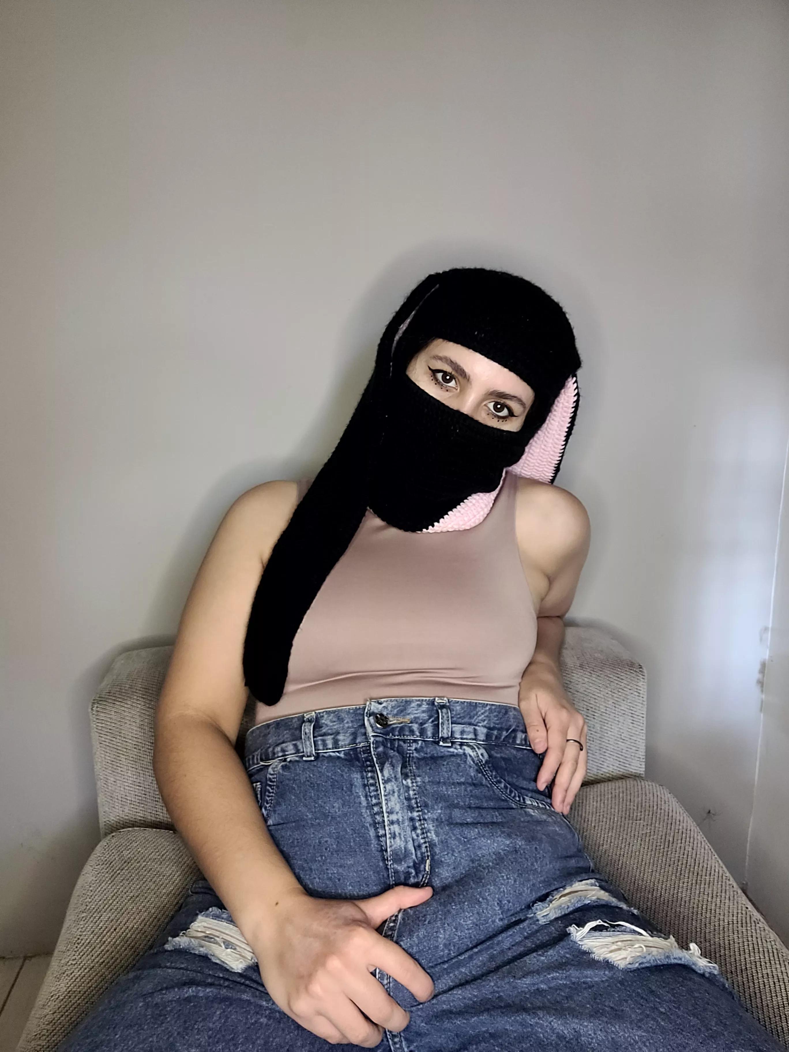 Get on your knees and pleasure your mistress posted by TrojanDiscord