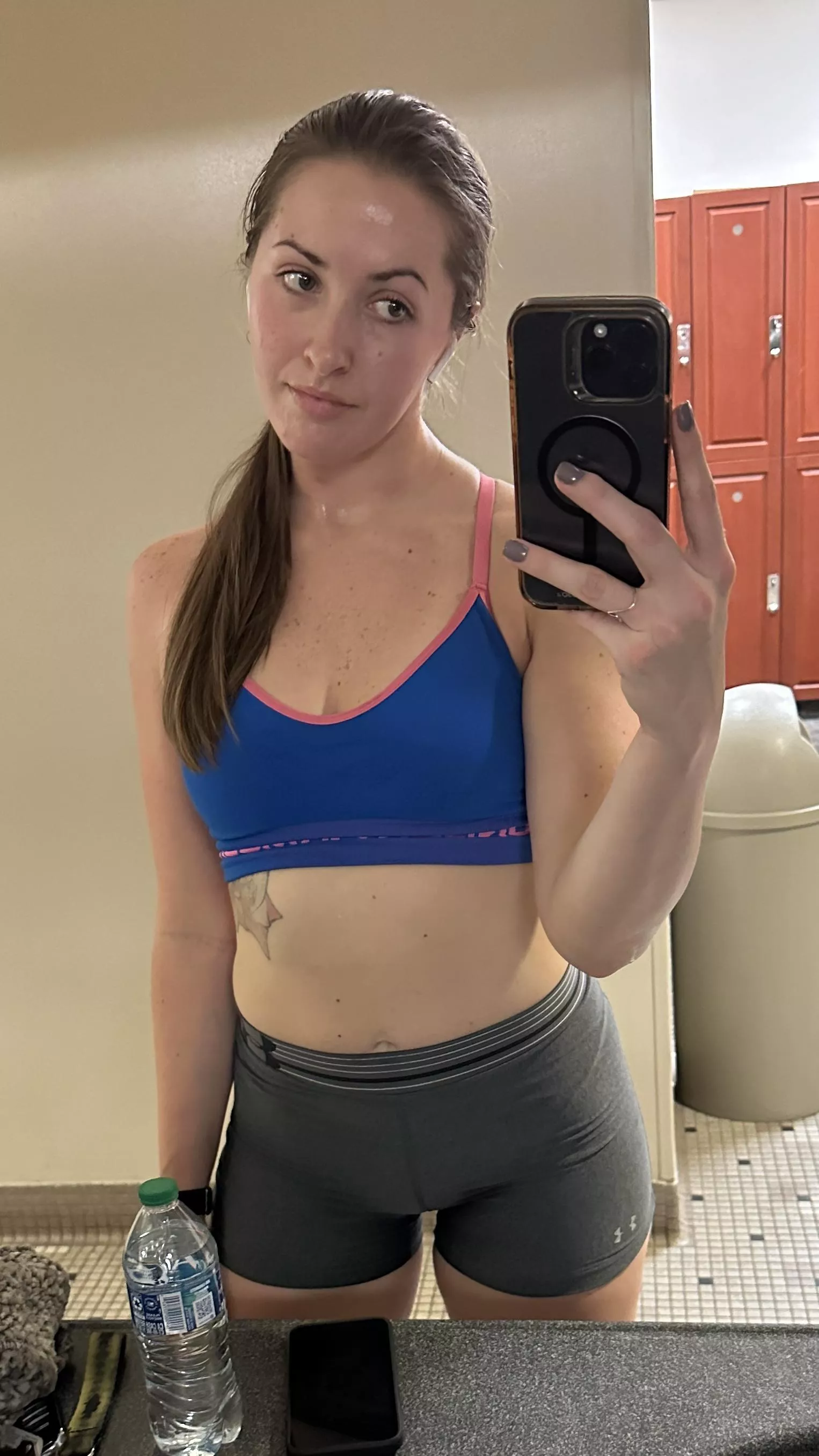 gym selfie just to prove I went 🤷🏻‍♀️ posted by cumwcourt